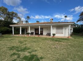 VILLA PARA REFORMAR de 3 Dormitorios, 2 Cuartos de Baño en EL PARAÍSO MEDIO Cerca del Golf