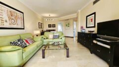 ÁTICO DÚPLEX de 3 Dormitorios, 3 Cuartos de Baño en PARQUE LOS OLIVOS - BEL AIR, una Urbanización Bien Establecida Entre Marbella y Estepona